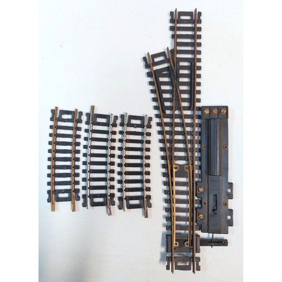 Life-Like HO Track 4 pcs; Left Hand Remote Turnout Switch & (3) 1/3 18" Curve - Picture 1 of 2